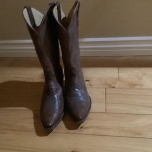 Cowboy boots only worn once